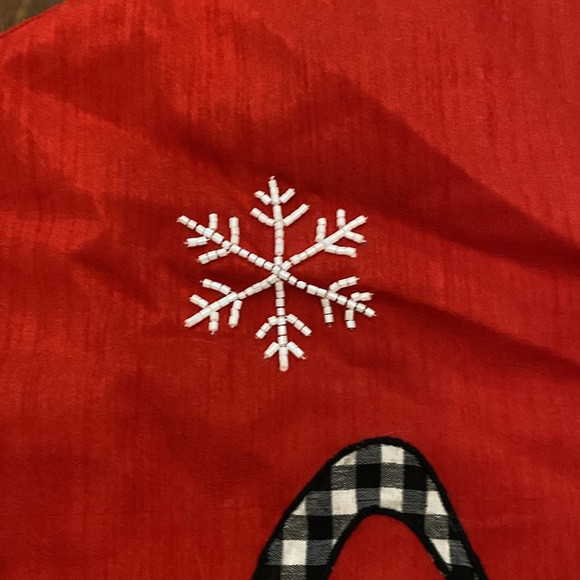 Gnome and Snowflake Bead & Applique Tree Skirt - Picture 12 of 12